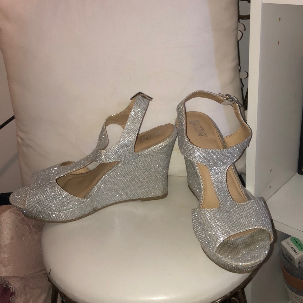 Sliver sparkle prom shoes